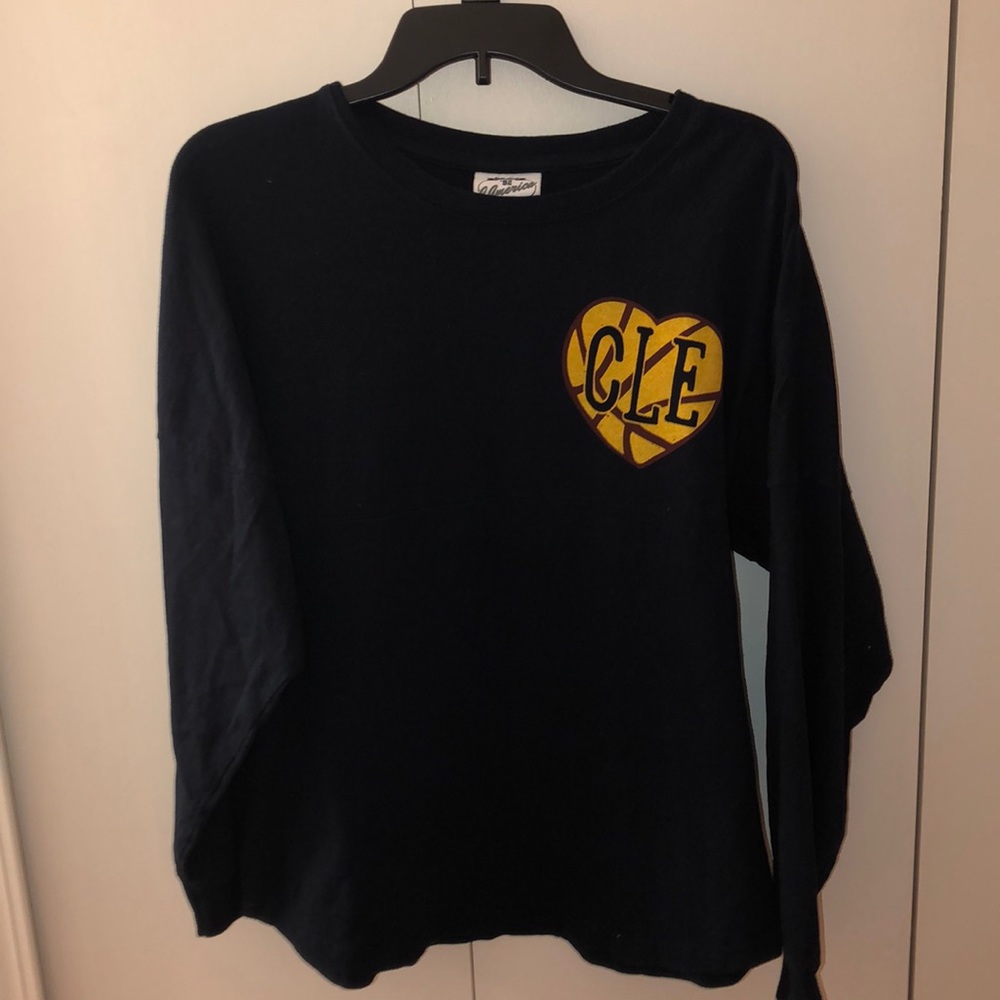 Women’s long sleeve Cleveland Cavaliers top